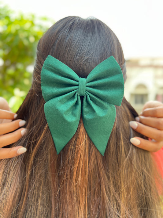 Bottle green pigtail bow