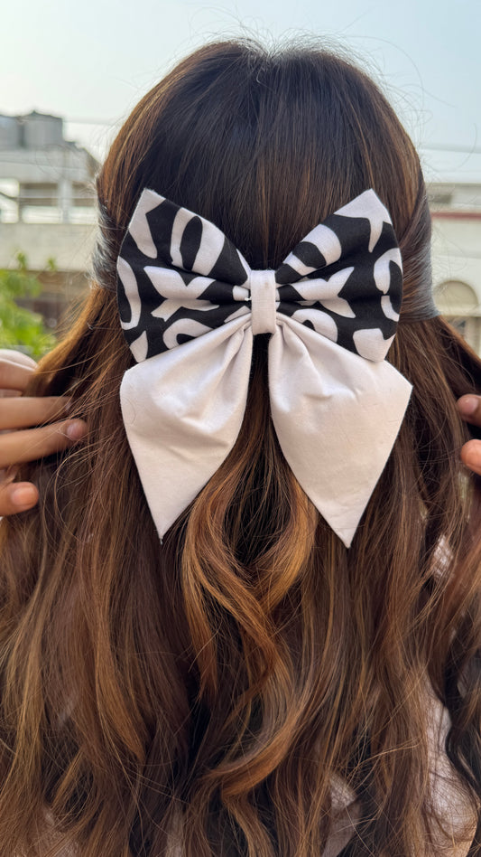 Monochrome Pigtail Bow