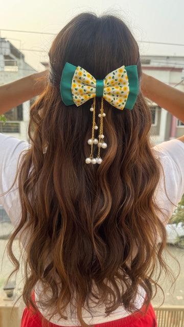 Emerald Bloom Hanging Pearl Bow