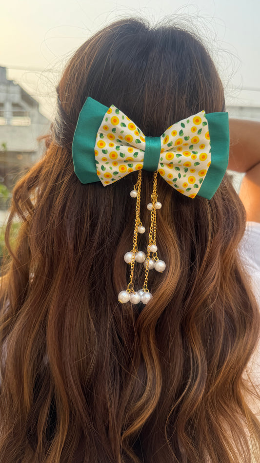 Emerald Bloom Hanging Pearl Bow