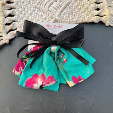Green frill bow
