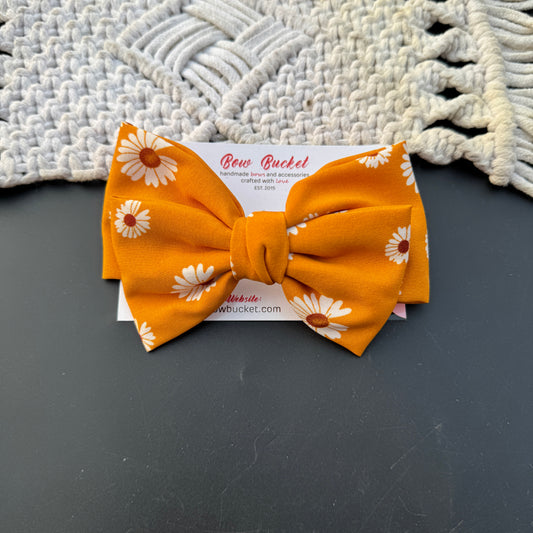 Daisy bow