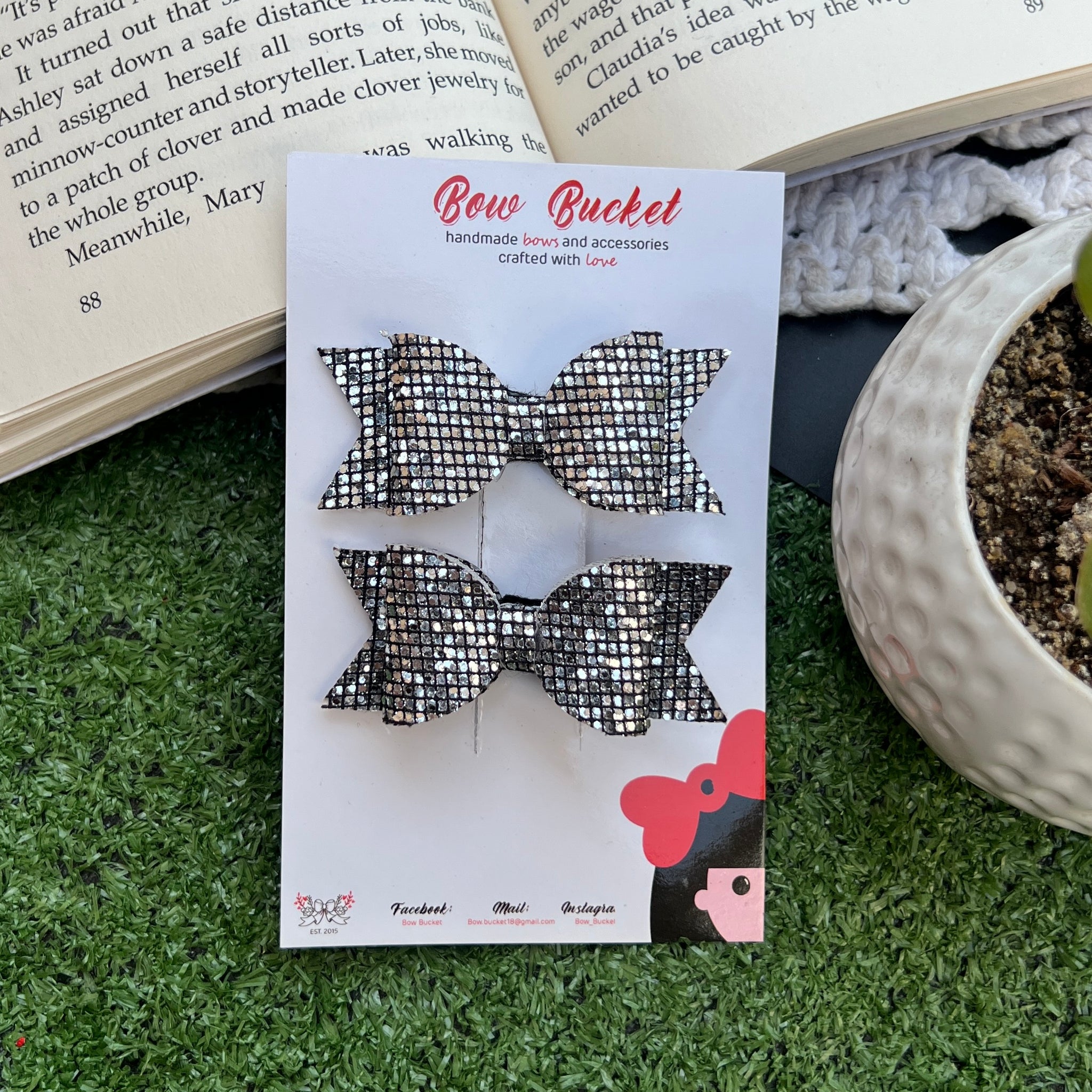 Grey Checks glitter mini bow clip