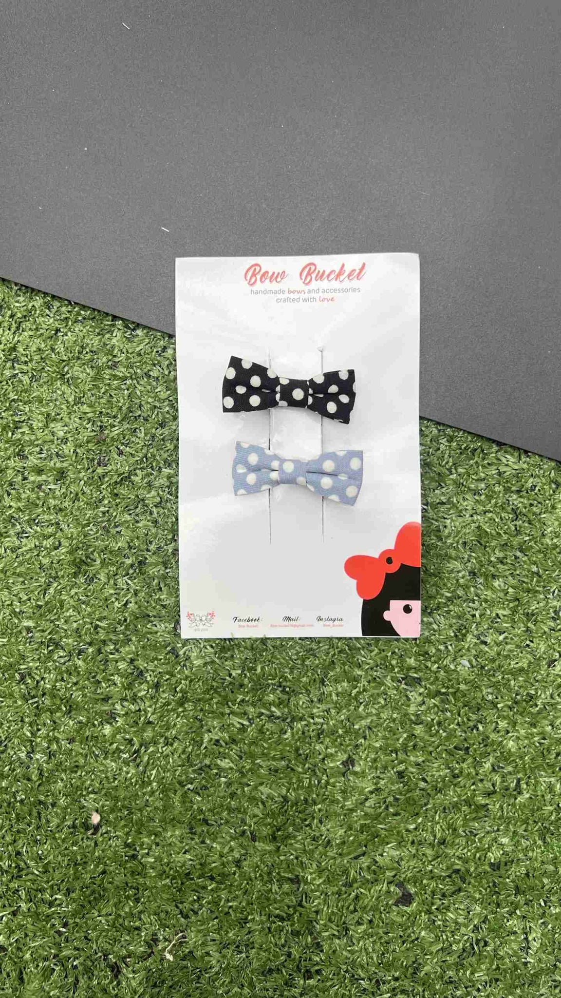 black / blue polka pair clip