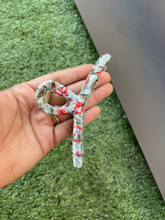 Floral claw clip