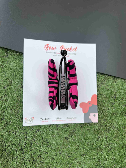 pink cheetah print banana clutcher