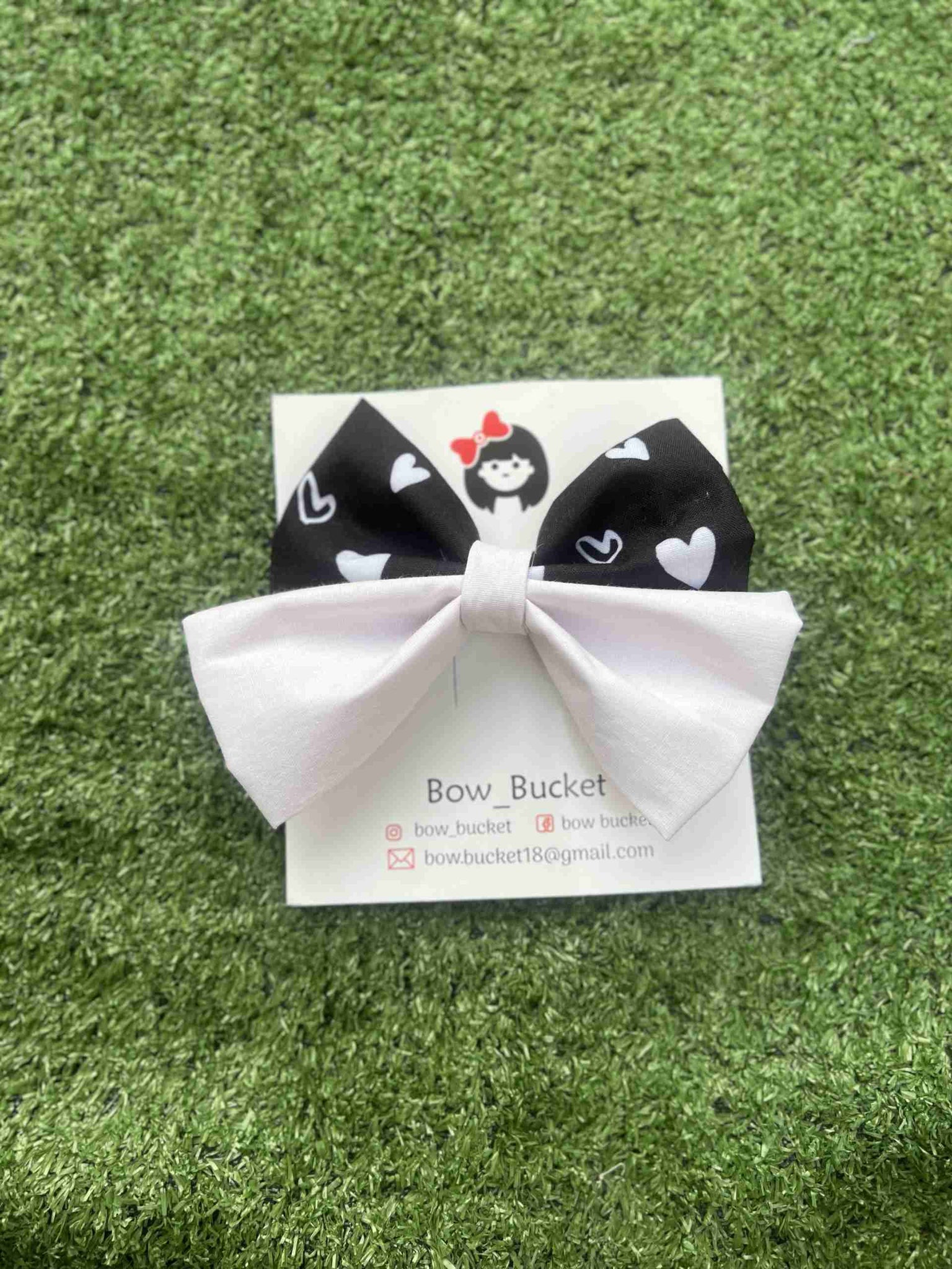 white heart  duo bow clip