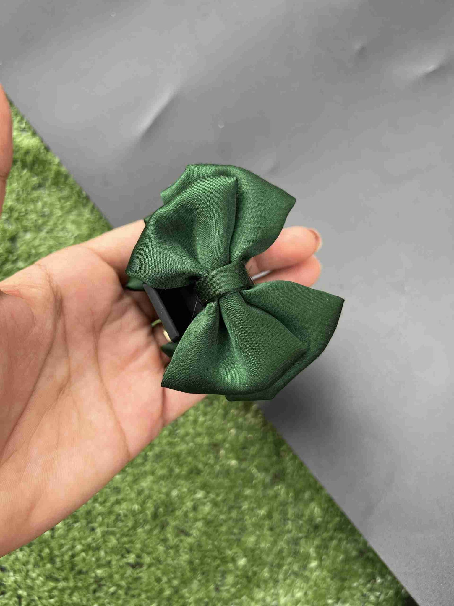 dark green double bow claw