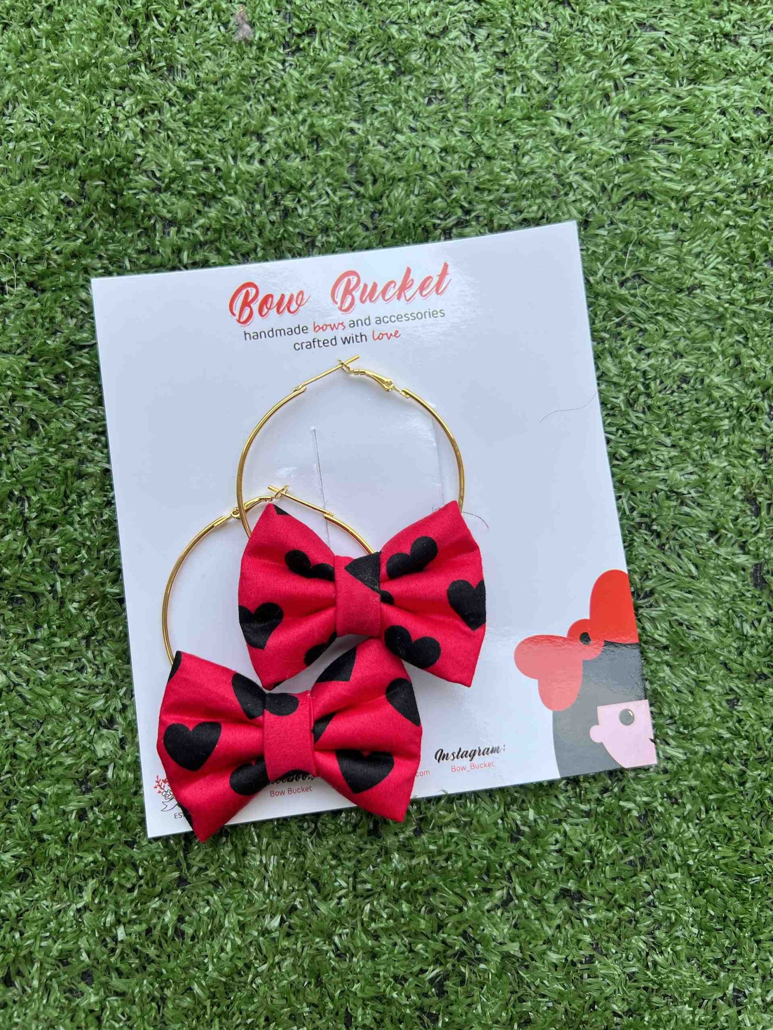 Red heart down side bow hoops