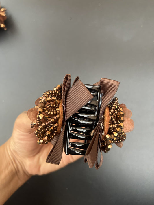 Brown crystal claw