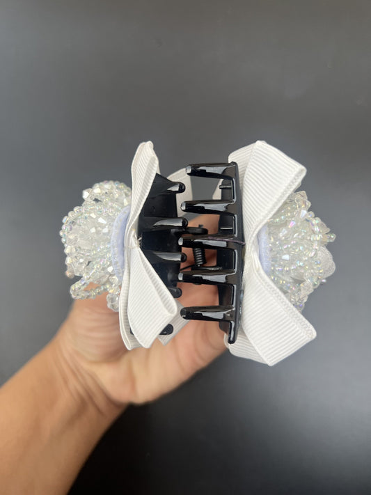 White crystal claw