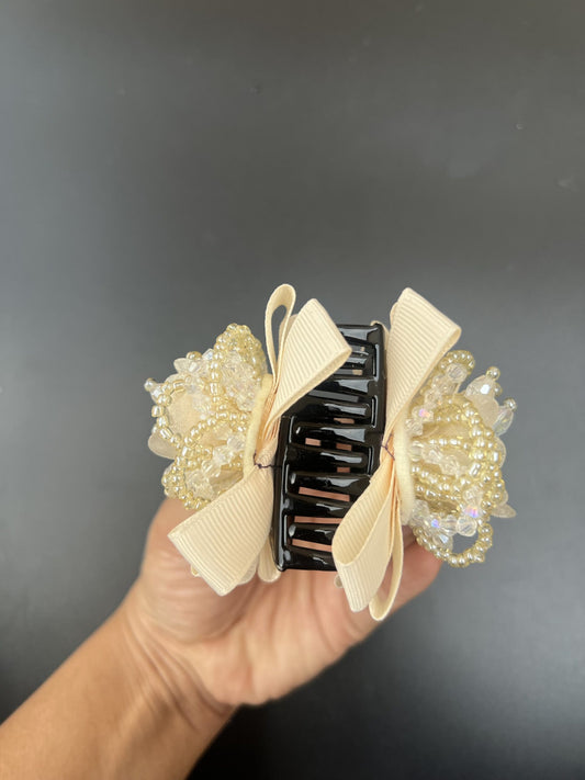 Cream crystal claw