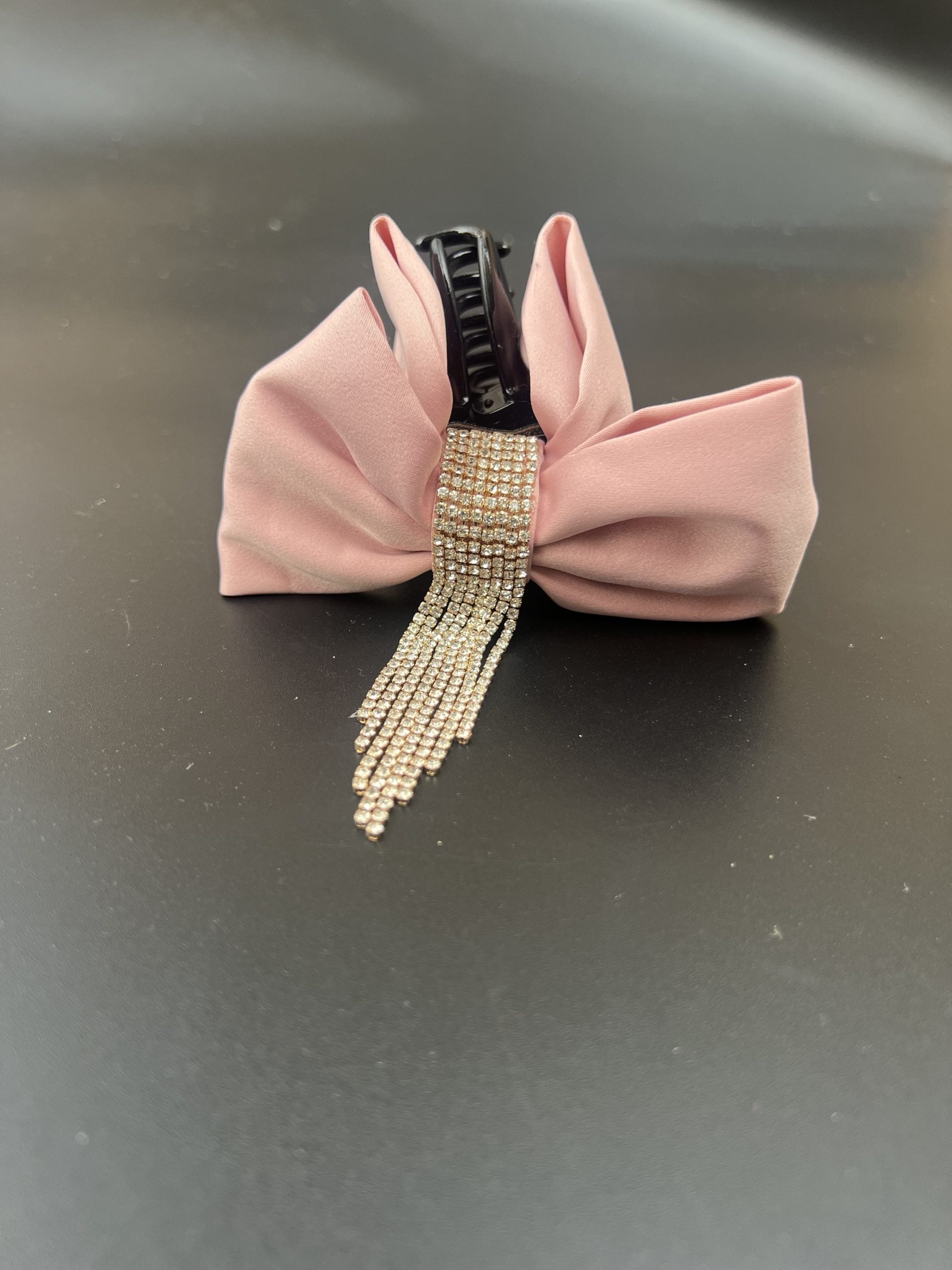 Stone bow claw clip