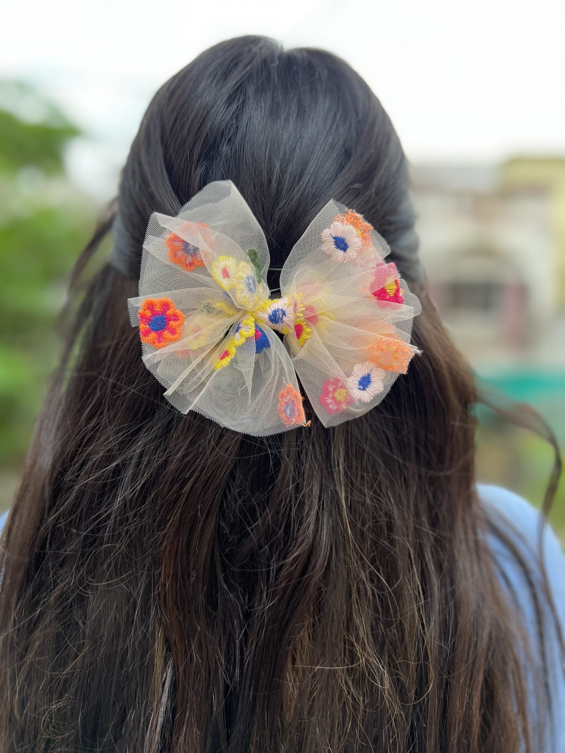 cream traditional net bow