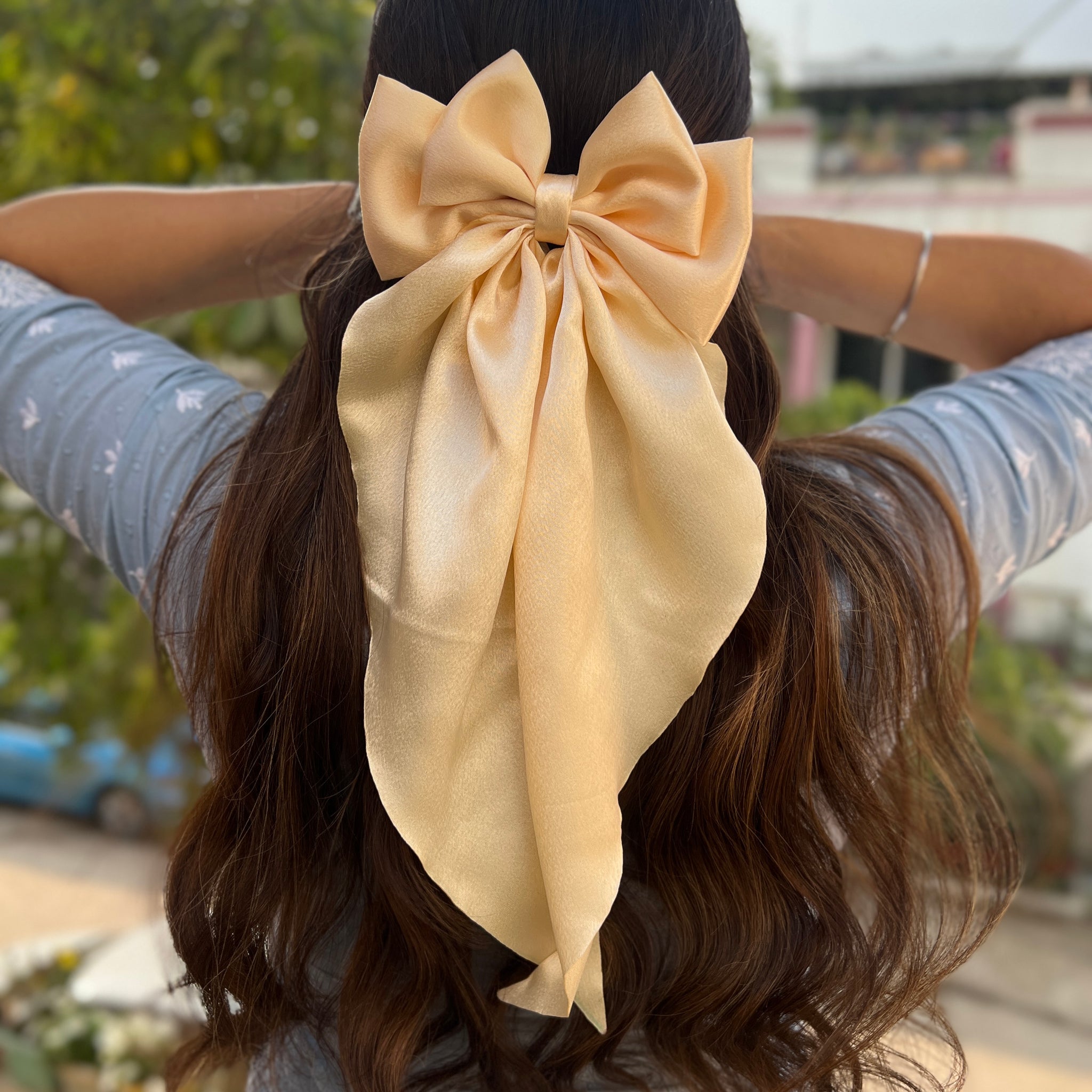 beige Ruffle bow clip
