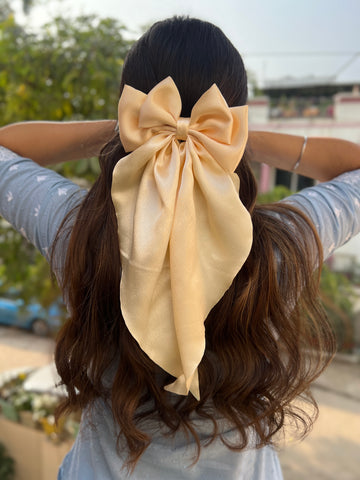 beige Ruffle bow clip