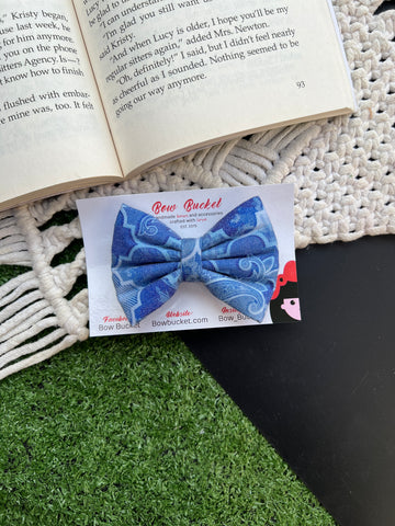 Indigo bow clip