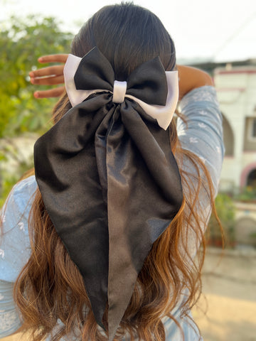 black n white Ruffle bow clip