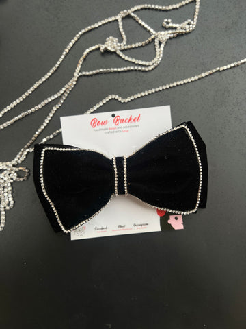 Black bow clip