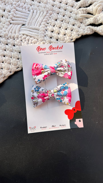 Petal pose mini bow clip