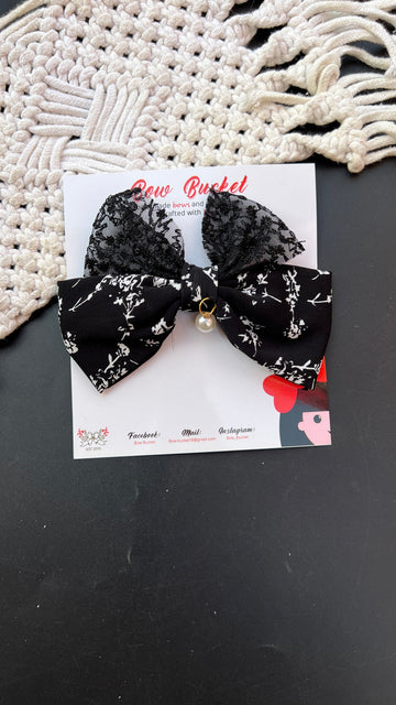 Black chic bow clip