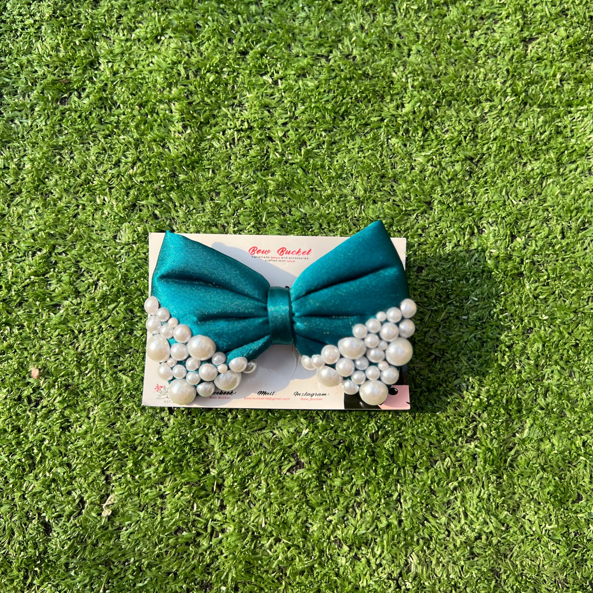 Teal green pearl bow clip